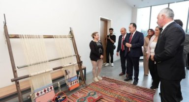 Başkan Dutlulu Sarıgöl’de Esnaf, Öğrenci ve Üretici Kadınlarla Buluştu