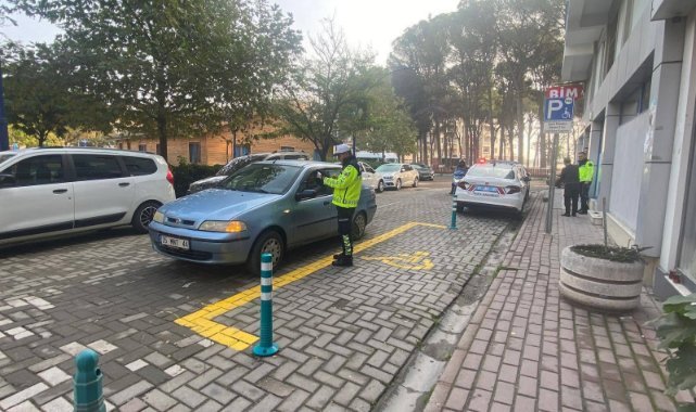 Manisa’da özel gereksinimli vatandaşlara ayrılan park yerlerine yönelik denetim