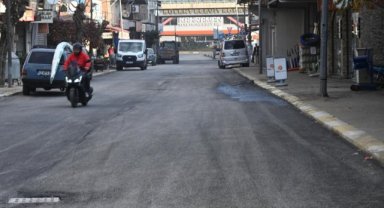 Salihli’de Garaj Caddesi’nde Asfalt ve Kavşak Düzenleme Çalışmaları Sürüyor