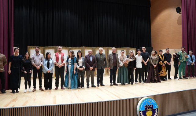 Turgutlu’da “Kadınlık Bizde Kalsın” Oyunu Büyük Beğeni Topladı