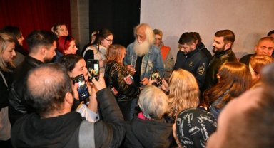 Ünlü Sanatçı Suavi, Manisa’da Niobe Edebiyat/Sanat Söyleşileri’nde sevenleriyle buluştu