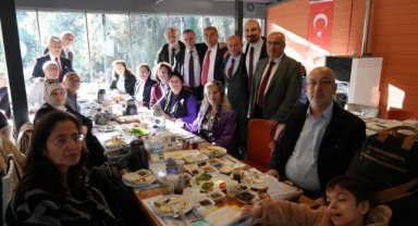 Yunusemre Belediye Başkanı Balaban, 24 Kasım’da emekli öğretmenleri ağırladı