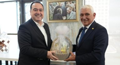 Başkan Besim Dutlulu, Güzelyurt Belediye Başkanı Mahmut Özçınar’ı Manisa’da Ağırladı