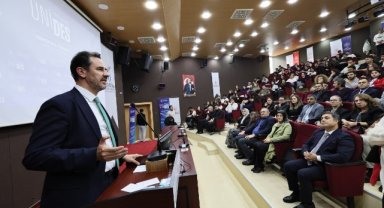 Manisa’da Gençlere ÜNİDES Sertifikaları Takdim Edildi
