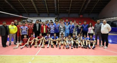 Manisa'da Okul Sporları Voleybol Gençler İl Birinciliği Müsabakaları Tamamlandı