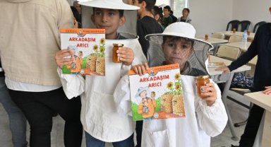 Minik Öğrenciler, Arıların Dünyasını İnceleyerek Öğrendi