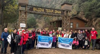 TURBELDAK’tan Balçova Terapi Ormanı’nda doğa yürüyüşü