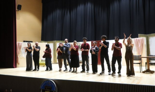 Turgutlu Belediyesi Yetişkin Tiyatro Ekibi “Yarınlara Geç Kalmadan” ile üçüncü kez sahnede