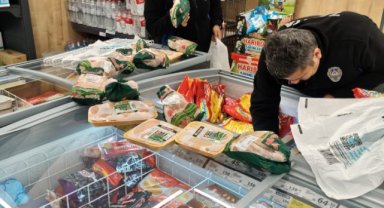 Ahmetli Belediyesinden zincir marketlere denetim: Tarihi geçmiş ürünler imha edildi