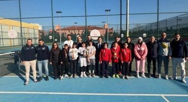 Manisa'da Okul Sporları Yıldızlar Tenis İl Birinciliği tamamlandı