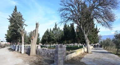 Sarıgöl Aşağı Koçaklar Mahallesi mezarlığının çevre duvarları yenilendi