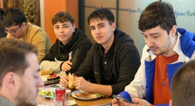 Yunusemre’de Gençlik Kafe, Gençlerin Yeni Buluşma Noktası Oldu