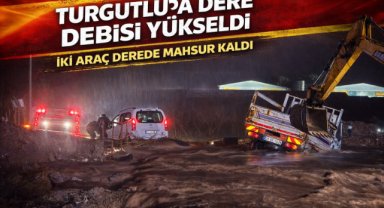 Turgutlu'da derede sürüklenen 2 araç kurtarıldı 