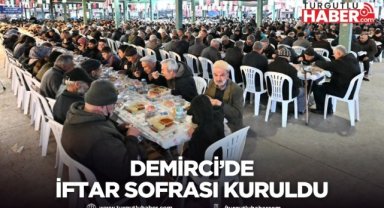 Manisa Büyükşehir Belediyesi Demirci’de İftar Sofrası Kurdu