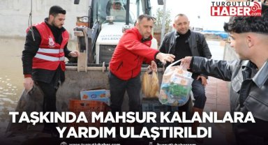 Su taşkını yaşanan mahallede mahsur kalanlara yardım ulaştırıldı