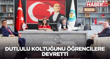 Dutlulu koltuğunu öğrencilere devretti