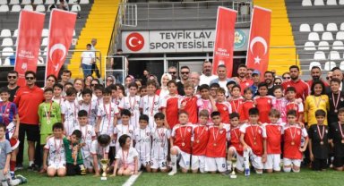Minik Kramponlar 19 Mayıs Coşkusunu Sahaya Yansıttı