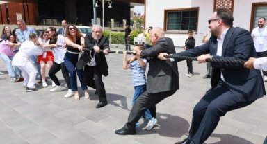 YUNUSEMRE'DE GENÇLİK ŞÖLENİ BÜYÜK COŞKUYA SAHNE OLDU