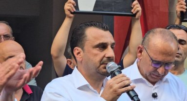 Bekir Başevirgen, Turgutlu'da Yeni Parti İlçe Binası Önünde Partililere Seslendi