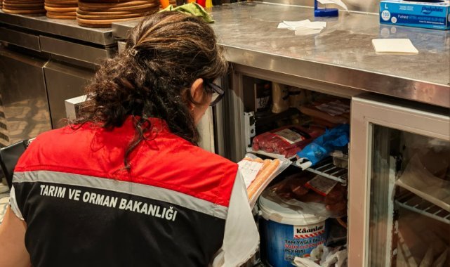 Bornova'da Gece Mesaisi: Güvenilir Gıda İçin Denetimler Aralıksız Sürüyor