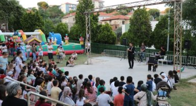 “Büyükşehir Çocuk Şenliği Gördes’te” Çocuklara Unutulmaz Bir Akşam Yaşattı