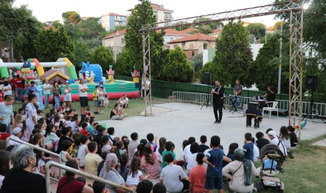 “Büyükşehir Çocuk Şenliği Gördes’te” Çocuklara Unutulmaz Bir Akşam Yaşattı