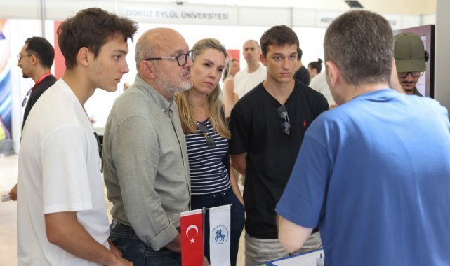 DEÜ, İZMİR ÜNİVERSİTE TERCİH FUARI'NDA ADAY ÖĞRENCİLERLE BULUŞTU