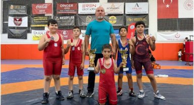 Manisalı Güreşçiler Denizli'den Madalyalarla Döndü