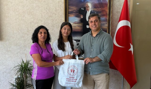 Şampiyon Atlet Belinay Gündoğdu Ödüllendirildi