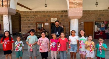 Şehzadeler'de Minikler Hacivat ve Karagöz'ü Renklendirdi