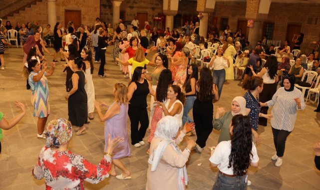 TARİHİ KURŞUNLU HAN’DA KADINLAR MATİNESİ COŞKUSU