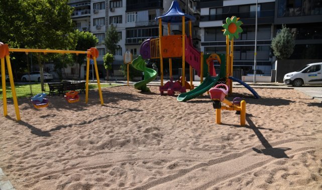 YUNUSEMRE’DEN PARKLARA ÇEVRECİ DOKUNUŞ