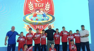 YUNUSEMRELİ GÜREŞÇİLER TÜRKİYE ŞAMPİYONASI'NDAN 11 MADALYA İLE DÖNDÜ