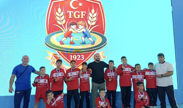 YUNUSEMRELİ GÜREŞÇİLER TÜRKİYE ŞAMPİYONASI'NDAN 11 MADALYA İLE DÖNDÜ