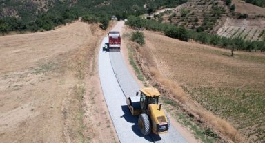 Demirci’de 13 mahalleyi bağlayan 45 kilometrelik yolda çalışma