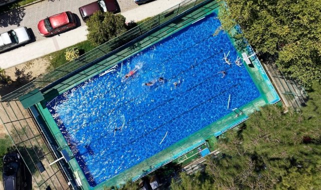 Manisa’da Çocuklar Hem Serinleyecek Hem Yüzme Öğrenecek