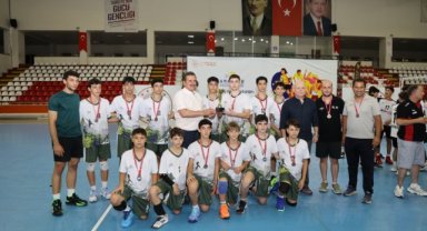 Manisa’nın Genç Voleybolcuları Türkiye İkincisi