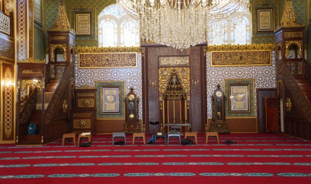 YUNUSEMRE’DE İBADETHANELERDE KAPSAMLI TEMİZLİK ÇALIŞMASI