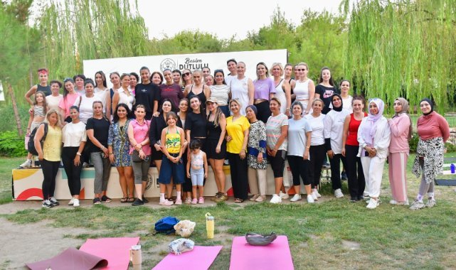 Yunusemre’de kadınlar açık havada yoga yaptı