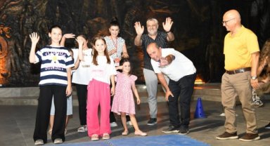Yunusemre’de Zafer Bayramı coşkusu uzay çadırına taşındı