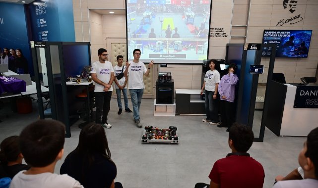 “Akademi Manisa’da Gençler Robotik Teknolojilerle Buluştu”