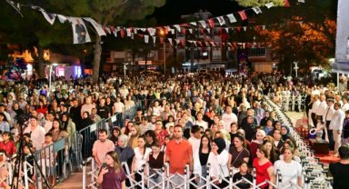 Gölmarmara’nın Kurtuluş Coşkusu Zakkum Konseriyle Taçlandı