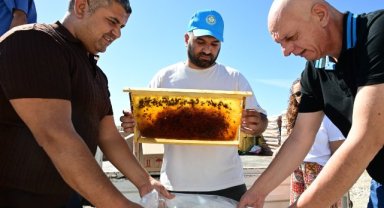 Manisa’da arıcıların petekleri eksi 30 derecede korunuyor