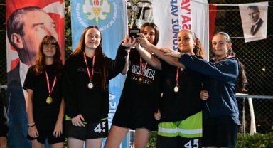 Manisa’da gençler sahaya çıktı: 3x3 Sokak Basketbol Turnuvası tamamlandı