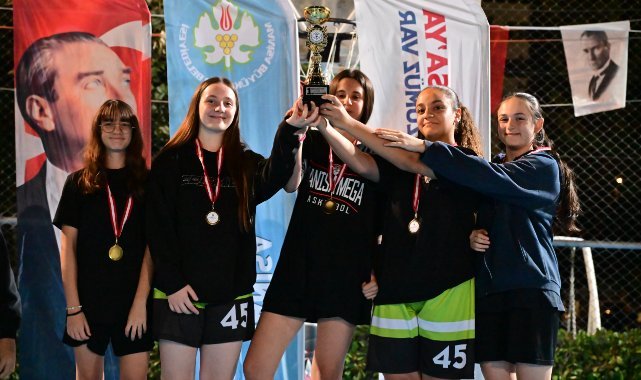Manisa’da gençler sahaya çıktı: 3x3 Sokak Basketbol Turnuvası tamamlandı