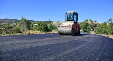 Sarıgöl’de 6 kilometrelik yol sıcak asfaltla yenileniyor