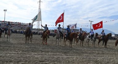 Turgutlu'da Geleneksel Cirit ve Keşkek Şenliği Düzenlendi