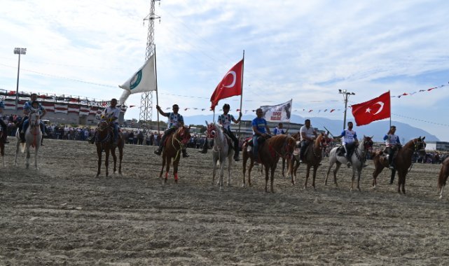 Turgutlu'da Geleneksel Cirit ve Keşkek Şenliği Düzenlendi