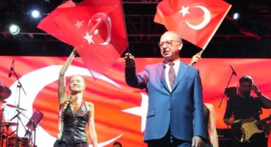 Başkan Çetin Akın’dan 29 Ekim Mesajı: “Çok Yaşa Cumhuriyet!”