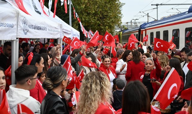 Cumhuriyet Coşkusu Manisa’da Çocukların Sesiyle Yükseldi